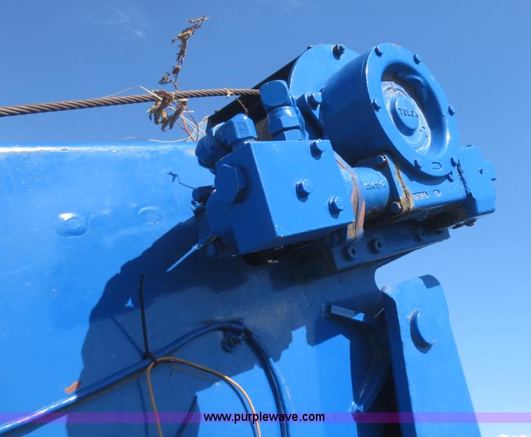 image for item I2225 National Crane 200 crane