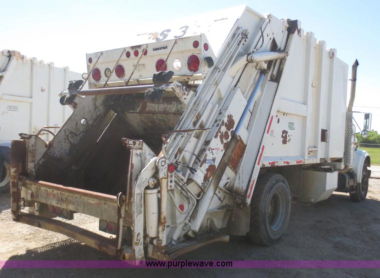 image for item I2226 1999 International 4700 refuse truck