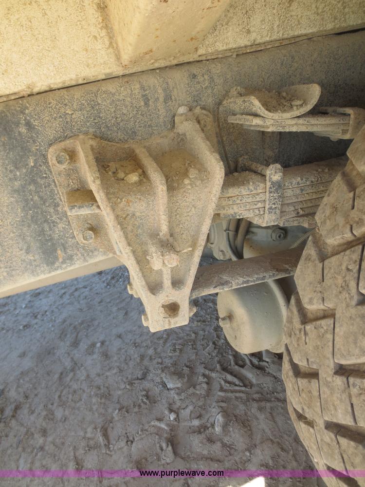 image for item I2226 1999 International 4700 refuse truck