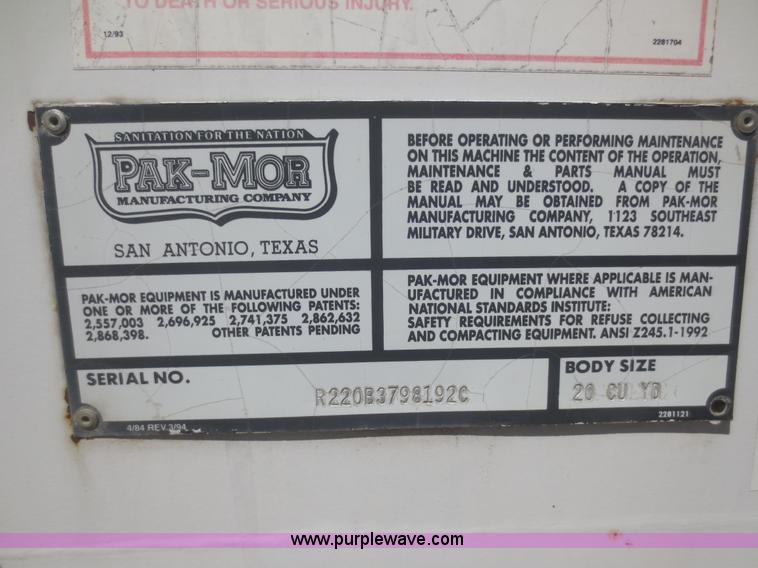 image for item I2226 1999 International 4700 refuse truck