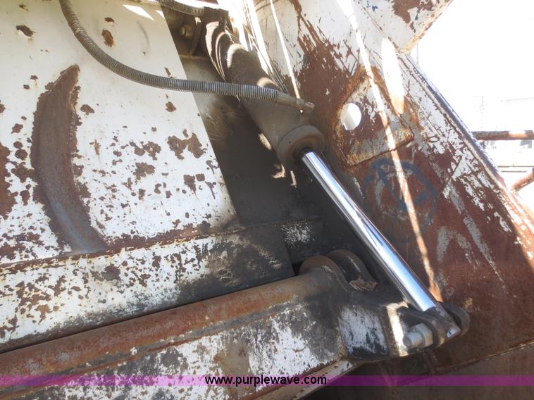 image for item I2226 1999 International 4700 refuse truck