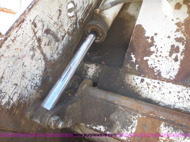 image for item I2226 1999 International 4700 refuse truck