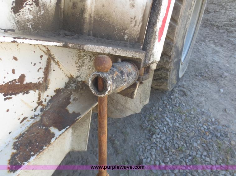 image for item I2226 1999 International 4700 refuse truck