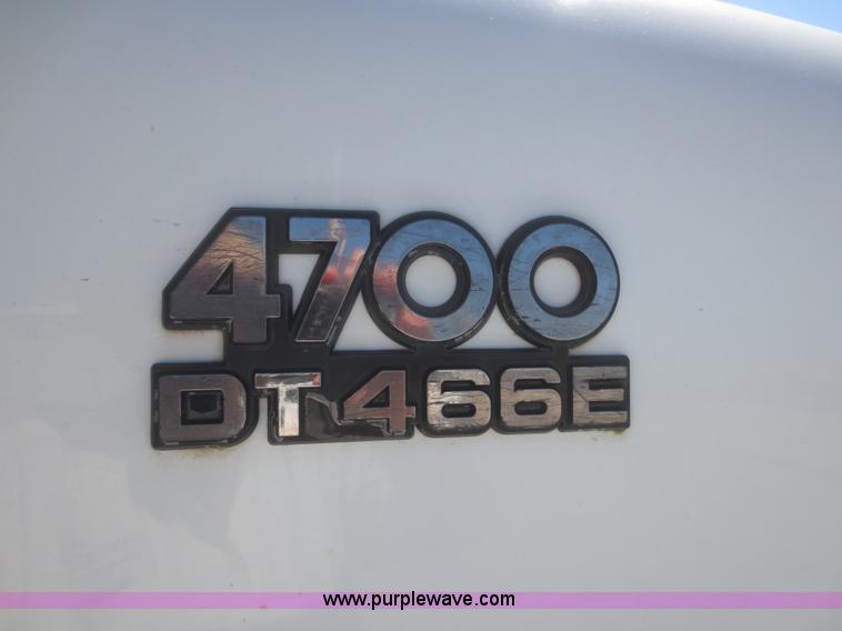 image for item I2226 1999 International 4700 refuse truck