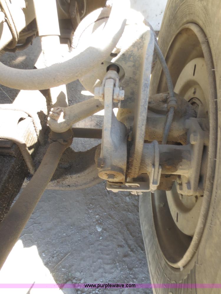 image for item I2226 1999 International 4700 refuse truck