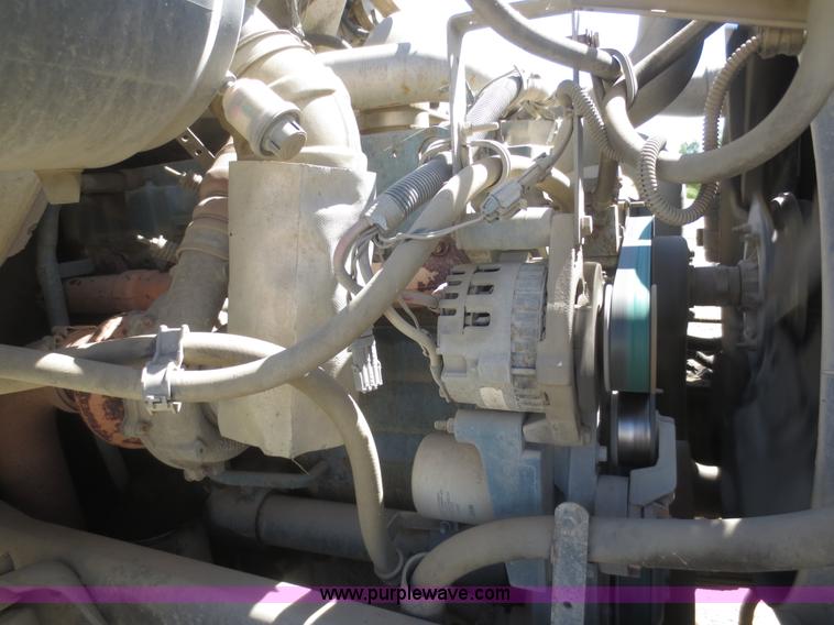 image for item I2226 1999 International 4700 refuse truck