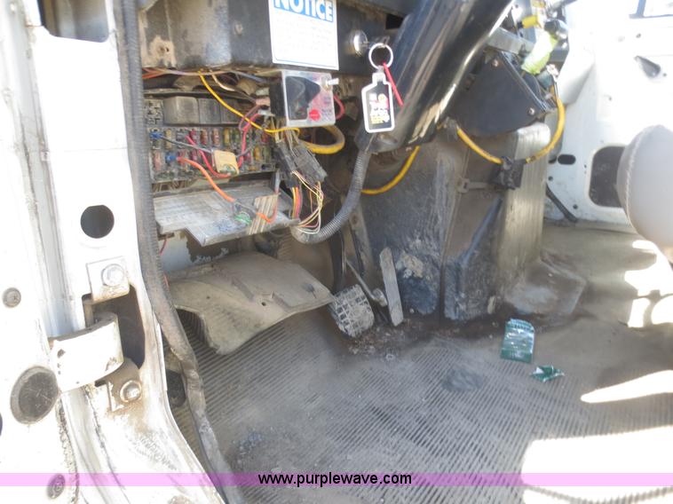 image for item I2226 1999 International 4700 refuse truck