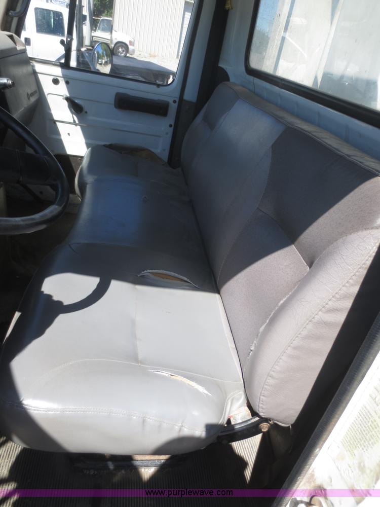 image for item I2226 1999 International 4700 refuse truck