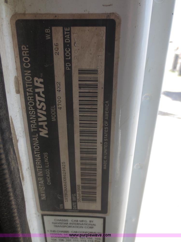 image for item I2226 1999 International 4700 refuse truck