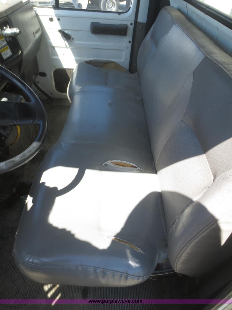 image for item I2226 1999 International 4700 refuse truck