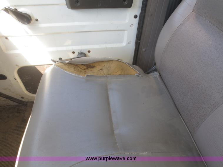 image for item I2226 1999 International 4700 refuse truck