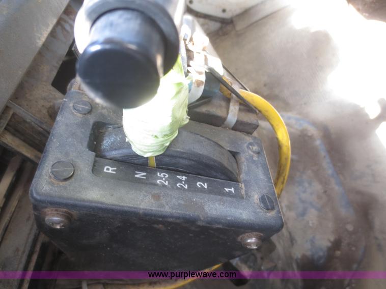 image for item I2226 1999 International 4700 refuse truck