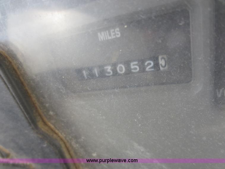 image for item I2226 1999 International 4700 refuse truck