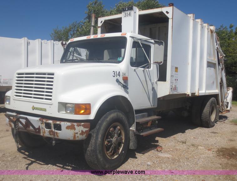 image for item I2227 1992 International 4900 refuse truck