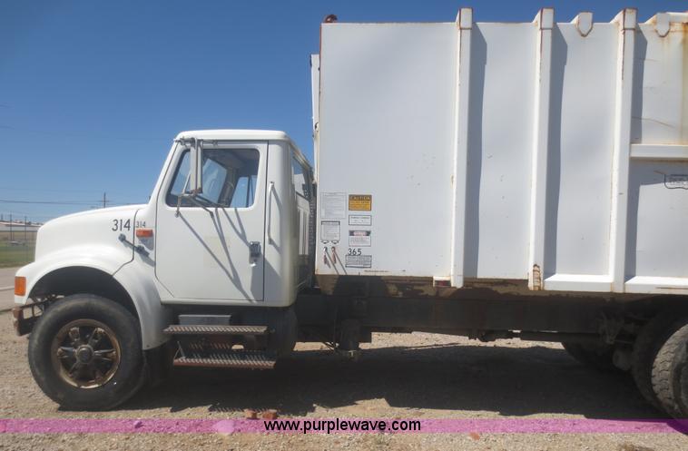 image for item I2227 1992 International 4900 refuse truck
