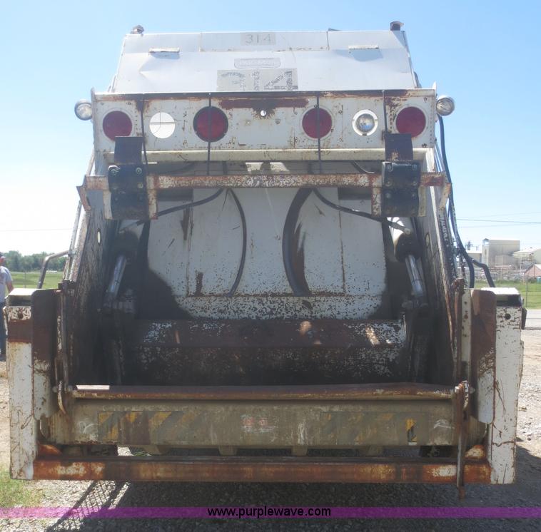image for item I2227 1992 International 4900 refuse truck