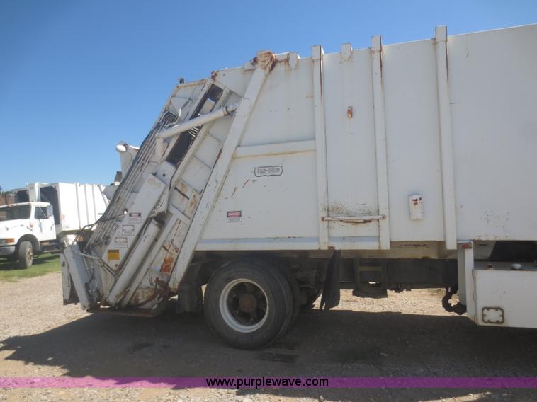 image for item I2227 1992 International 4900 refuse truck