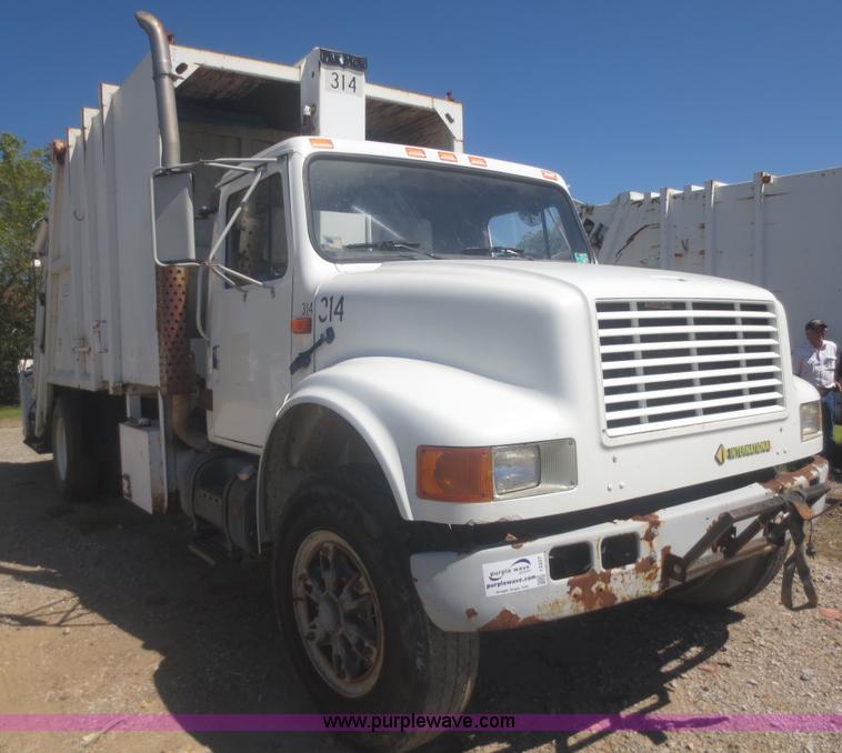 image for item I2227 1992 International 4900 refuse truck