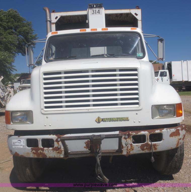 image for item I2227 1992 International 4900 refuse truck
