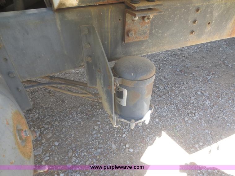 image for item I2227 1992 International 4900 refuse truck