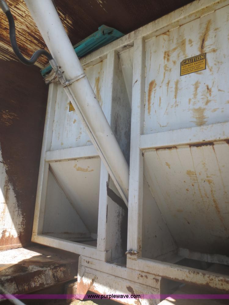 image for item I2227 1992 International 4900 refuse truck