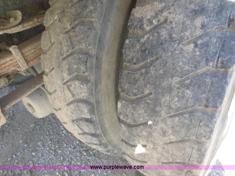 image for item I2227 1992 International 4900 refuse truck