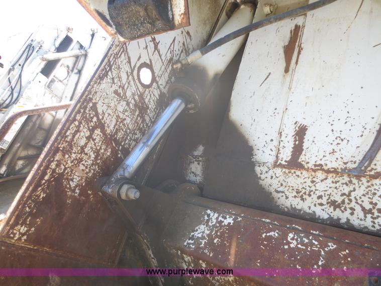 image for item I2227 1992 International 4900 refuse truck