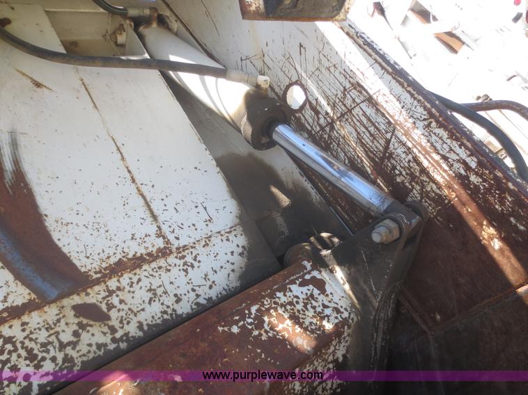 image for item I2227 1992 International 4900 refuse truck