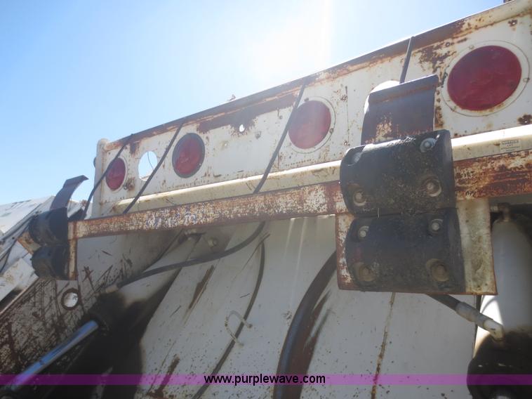 image for item I2227 1992 International 4900 refuse truck