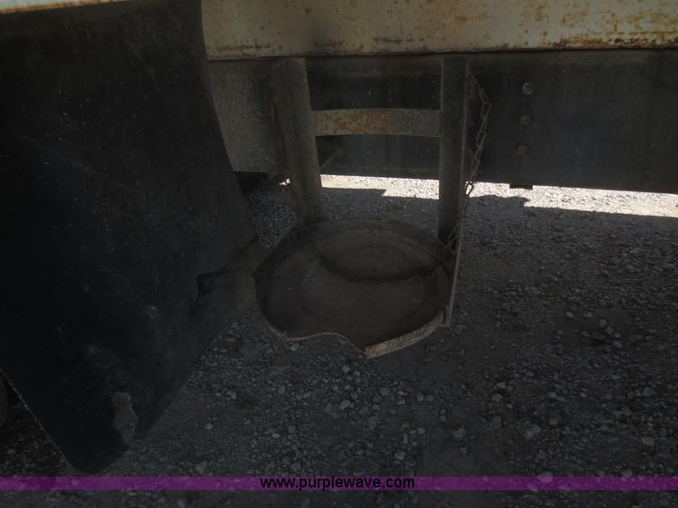 image for item I2227 1992 International 4900 refuse truck