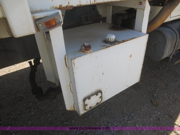 image for item I2227 1992 International 4900 refuse truck