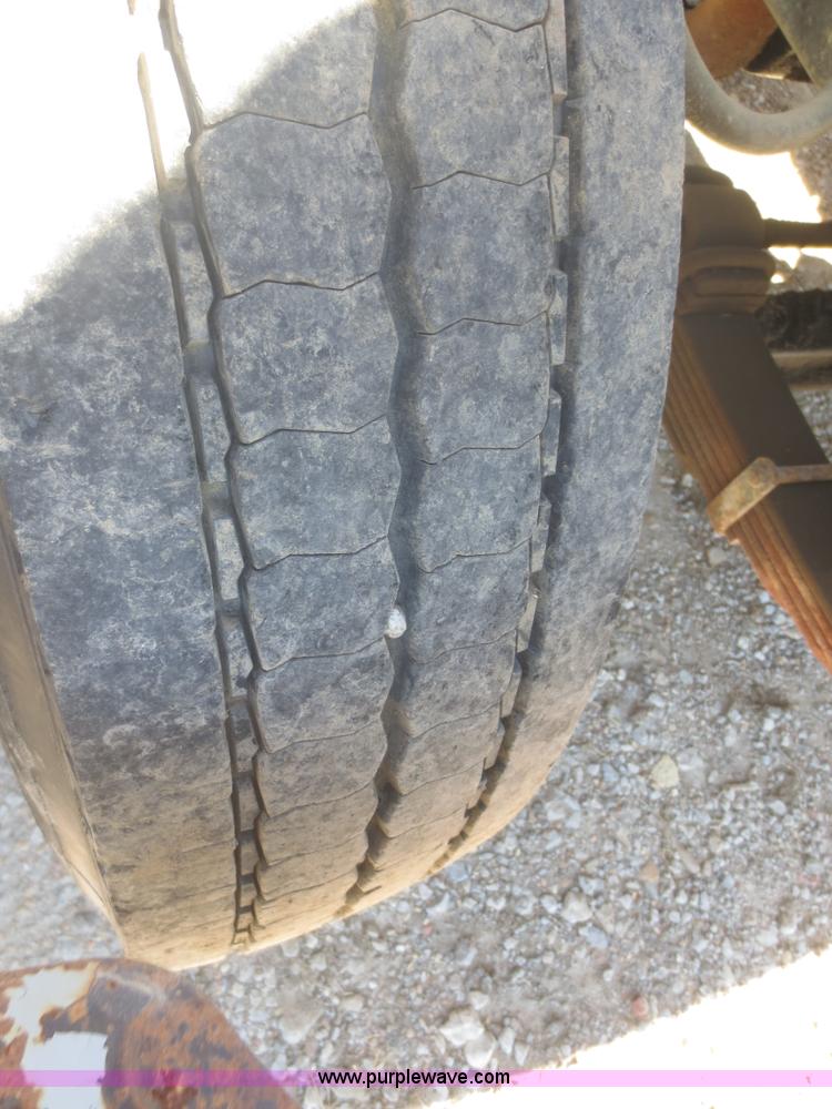 image for item I2227 1992 International 4900 refuse truck