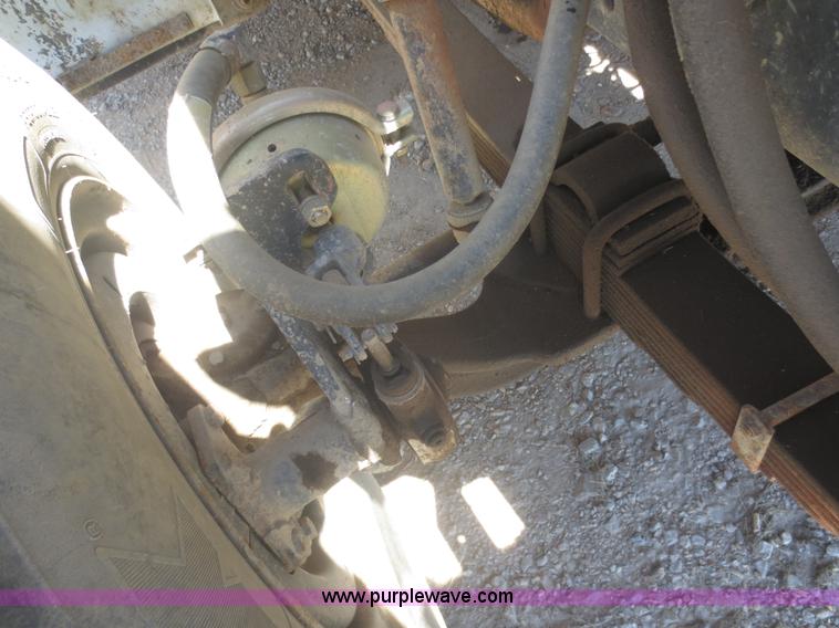 image for item I2227 1992 International 4900 refuse truck