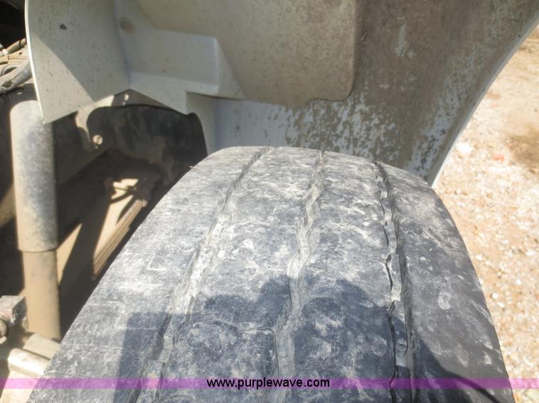 image for item I2227 1992 International 4900 refuse truck