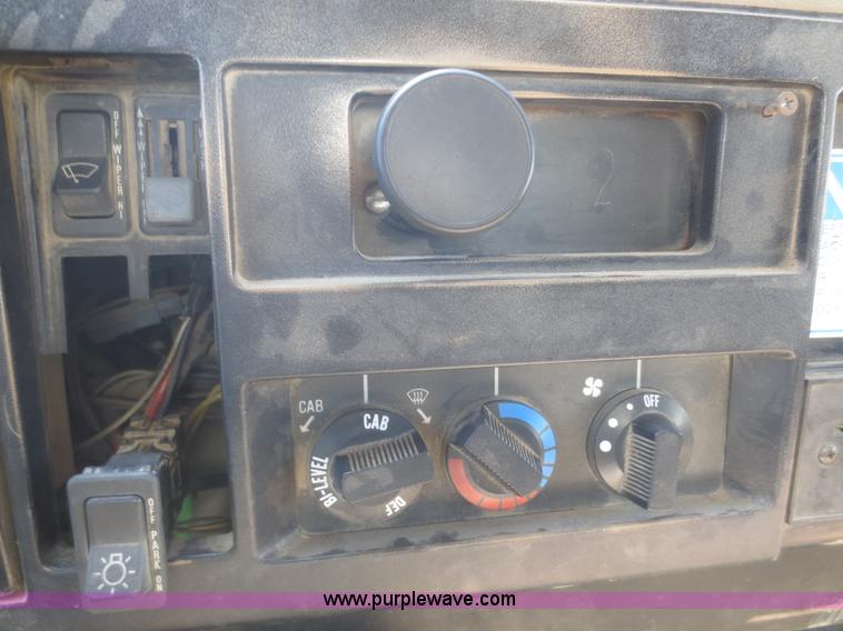 image for item I2227 1992 International 4900 refuse truck