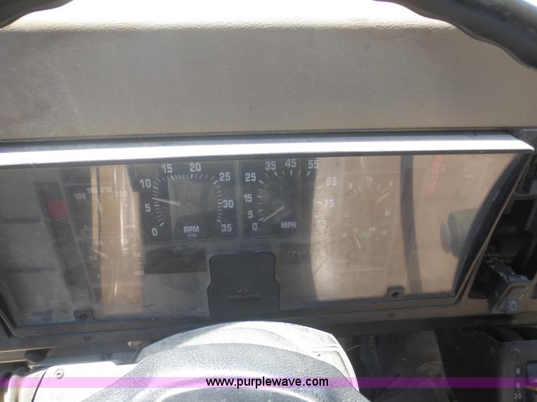 image for item I2227 1992 International 4900 refuse truck