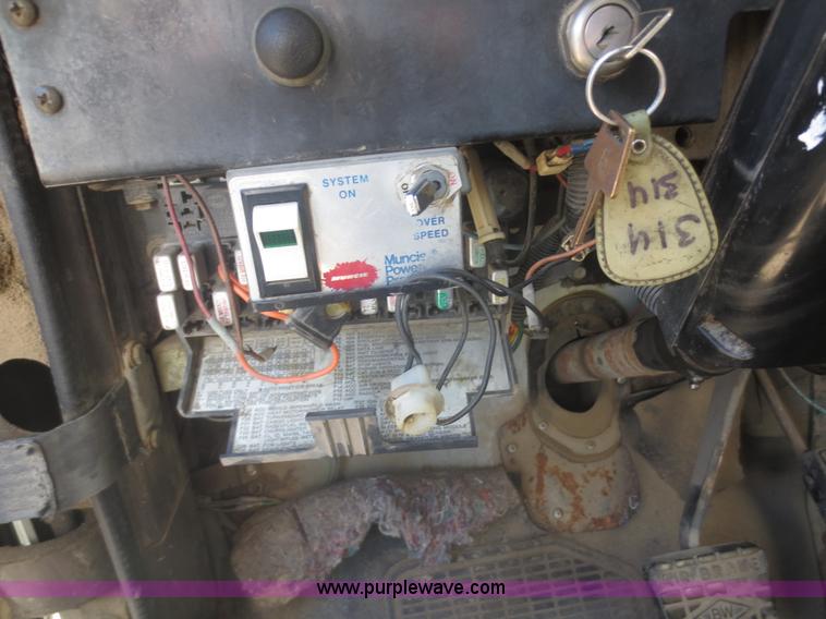 image for item I2227 1992 International 4900 refuse truck