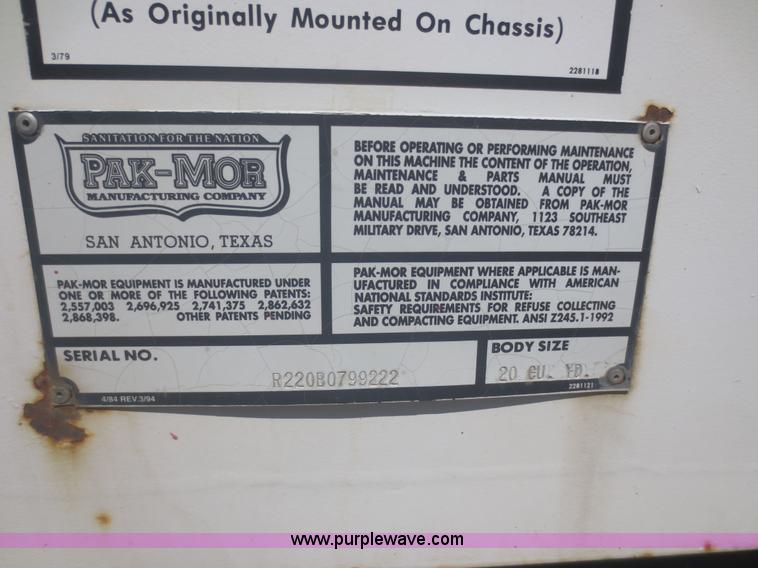 image for item I2228 1999 International 4700 refuse truck