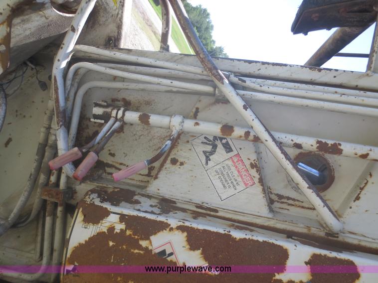 image for item I2228 1999 International 4700 refuse truck