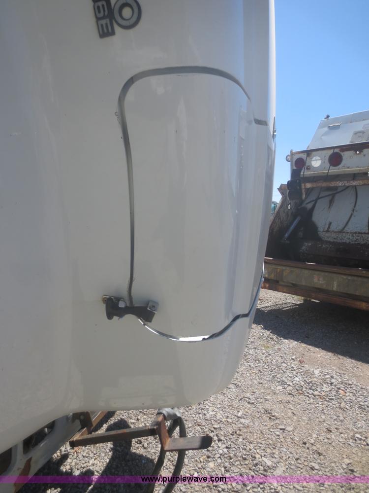 image for item I2228 1999 International 4700 refuse truck