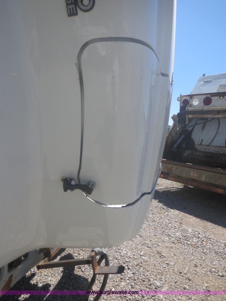 image for item I2228 1999 International 4700 refuse truck