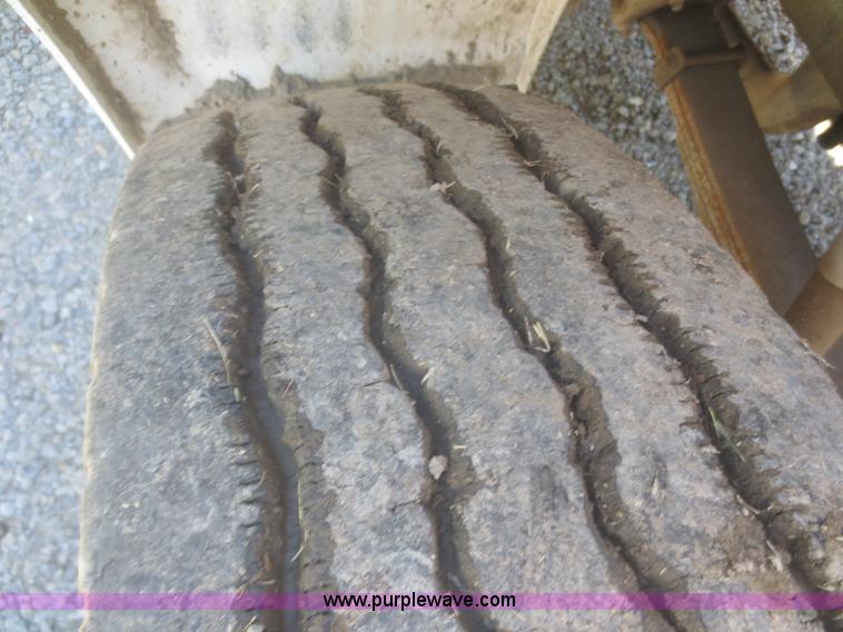 image for item I2228 1999 International 4700 refuse truck