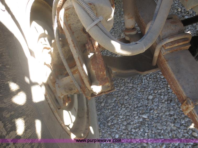 image for item I2228 1999 International 4700 refuse truck