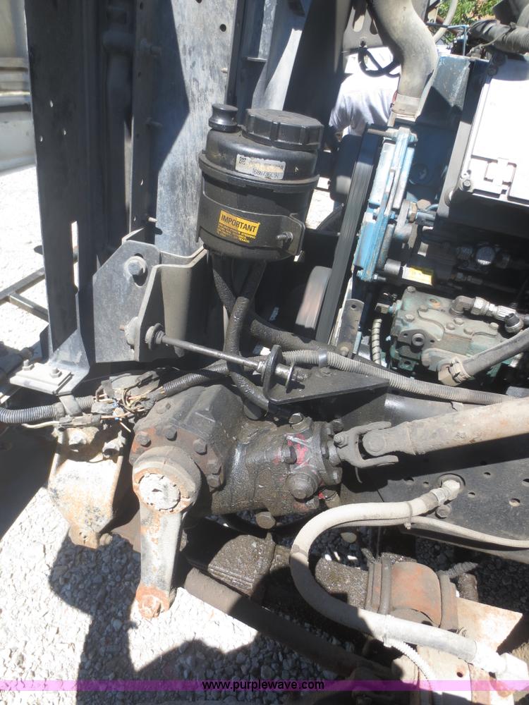 image for item I2228 1999 International 4700 refuse truck