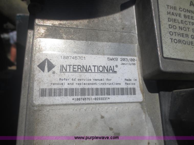 image for item I2228 1999 International 4700 refuse truck