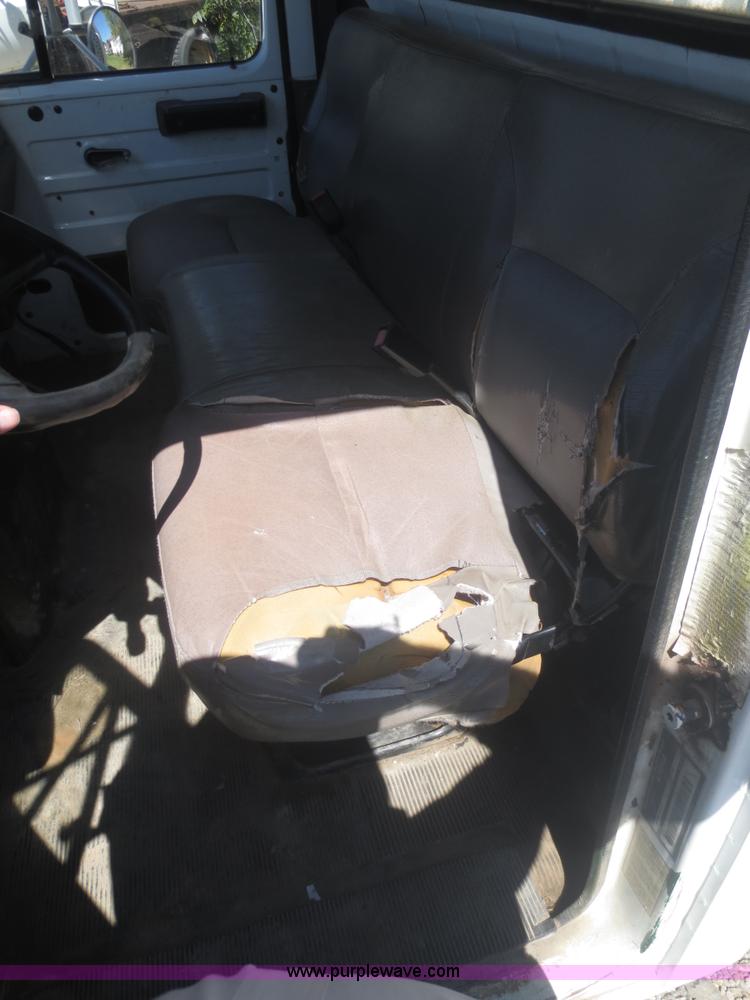 image for item I2228 1999 International 4700 refuse truck