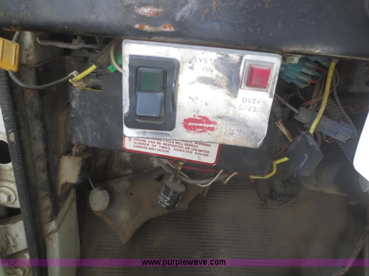 image for item I2228 1999 International 4700 refuse truck