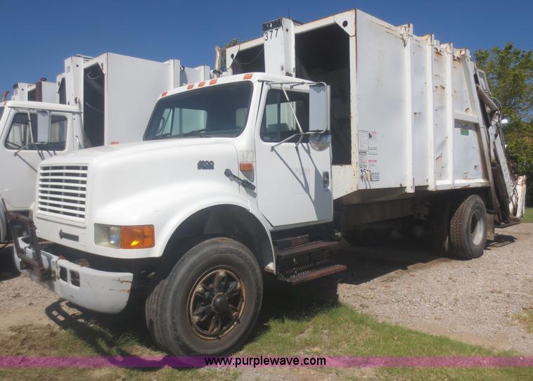 image for item I2229 1995 International 4900 refuse truck