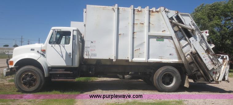 image for item I2229 1995 International 4900 refuse truck
