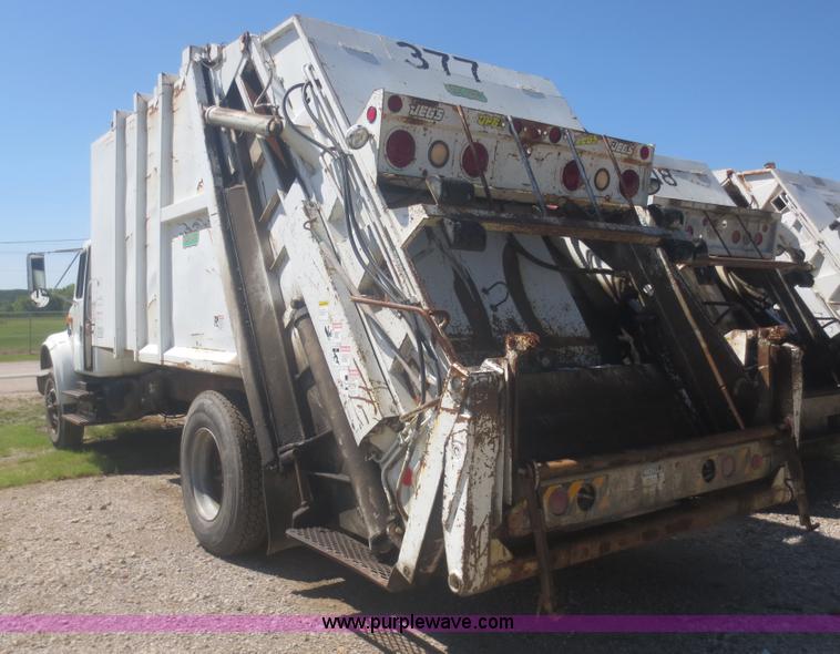 image for item I2229 1995 International 4900 refuse truck